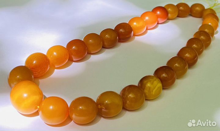 Старинные бусы из янтаря