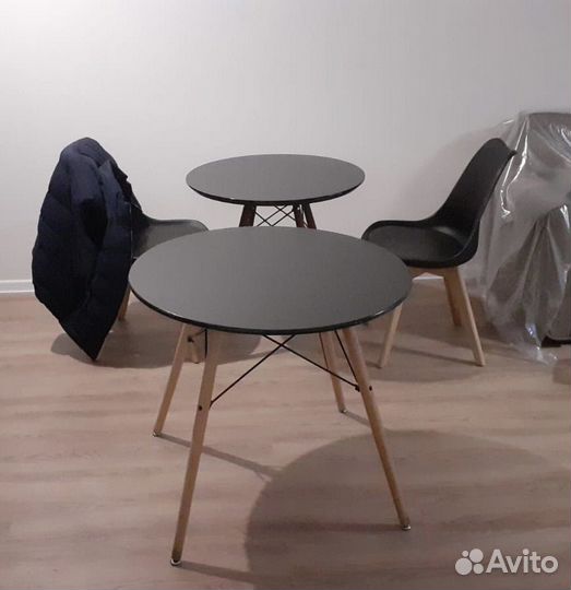 Кухонный стол круглый eames