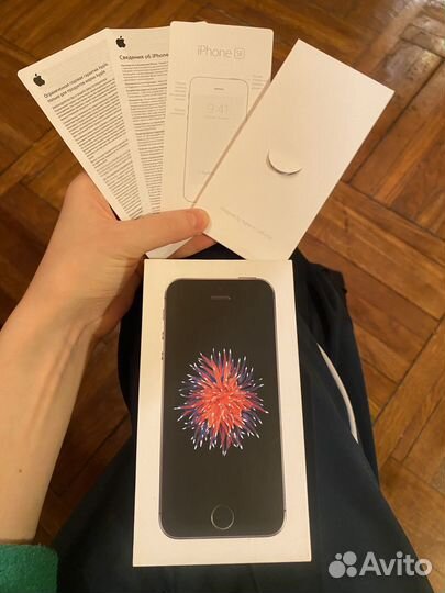 Коробка от iPhone se с инструкцией для коллекции