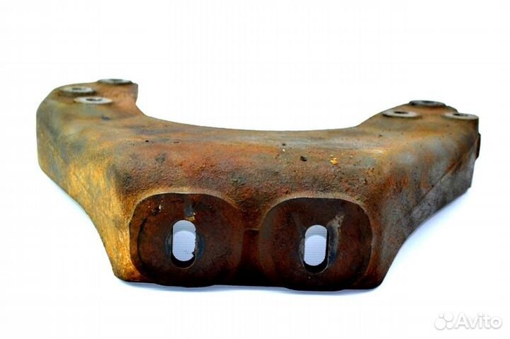 Кронштейн двигателя, нижний mack DM690S