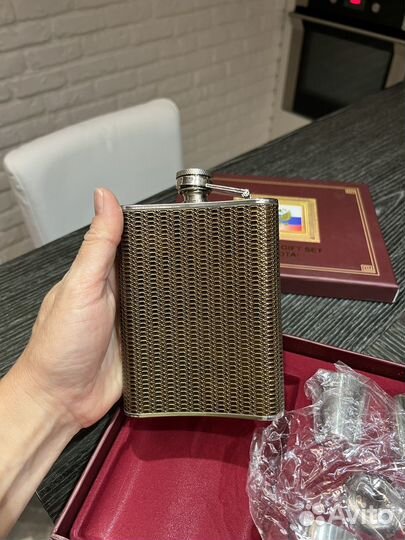 Фляжка и стопки