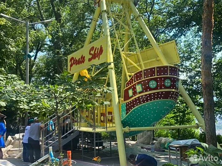 Механизированный аттракцион корабль