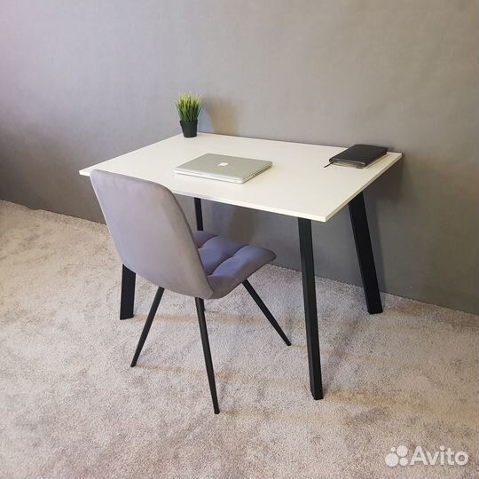 Компьютерный стол Ник 110*70 см. Черные ножки