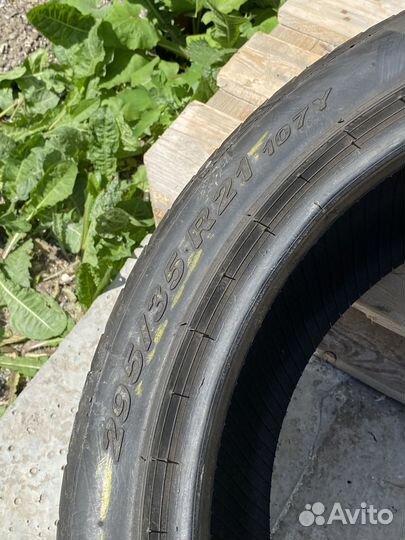 Pirelli P Zero 295/35 R21 107Y