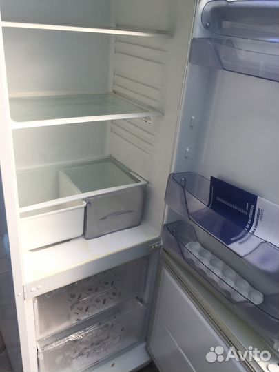 Продам холодильник двухкамерный Бирюса