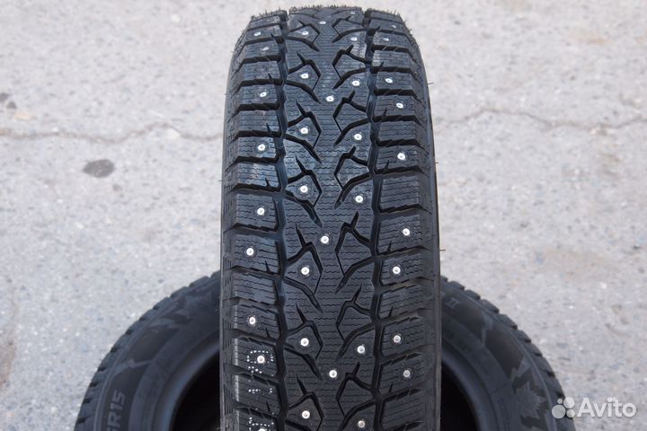 Royal Black Royal Stud II 225/60 R18 104T