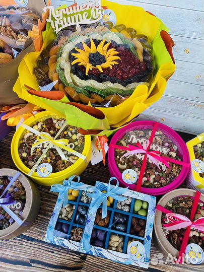 Подарочные наборы из орехов, шоколада, сухофруктов