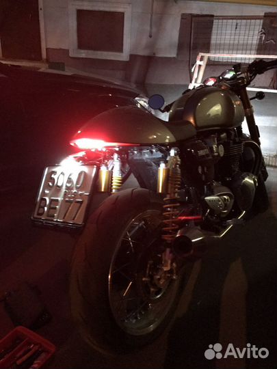 Триумф Тракстон Triumph Thruxton R