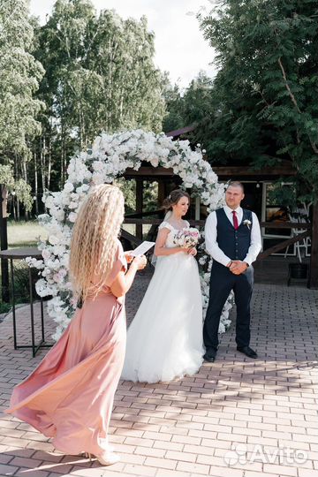 Ведущая (тамада) на праздник