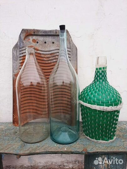 Старинные чугунок,серп,бутыли,доска для стирки