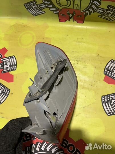 Фонарь левый наружний Toyota Corolla 150 рест