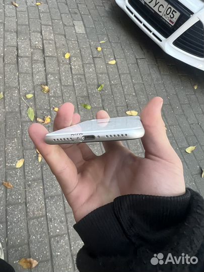 iPhone SE (2020), 64 ГБ