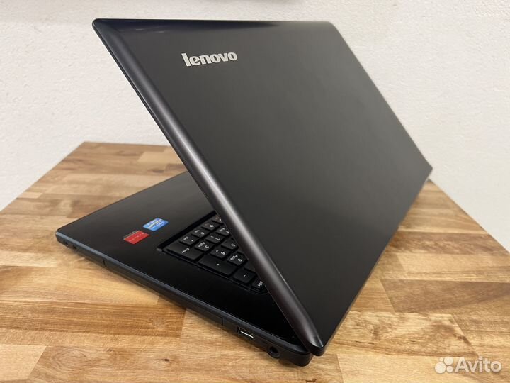 Огромный 17.3 игровой Lenovo Core i5 10Gb SSD 360G