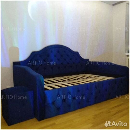 Детская кровать с мягкой спинкой