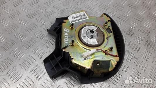 Подушка безопасности водителя jeep liberty KJ (10V08J301)