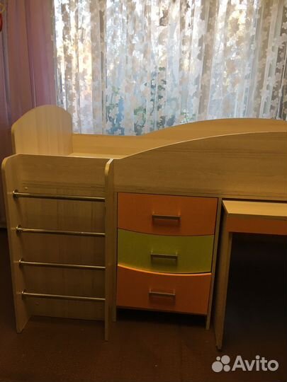 Кровать чердак со столом и шкафом бу