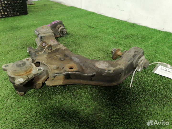 Рычаг подвески передний левый Toyota Granvia