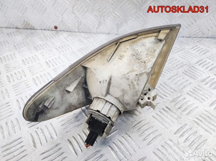 Указатель поворота правый белый Ford Mondeo 1