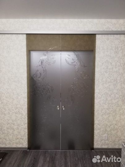 Стеклянная перегородка