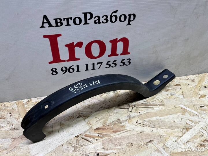 Накладка петли багажника пластик Avensis t270