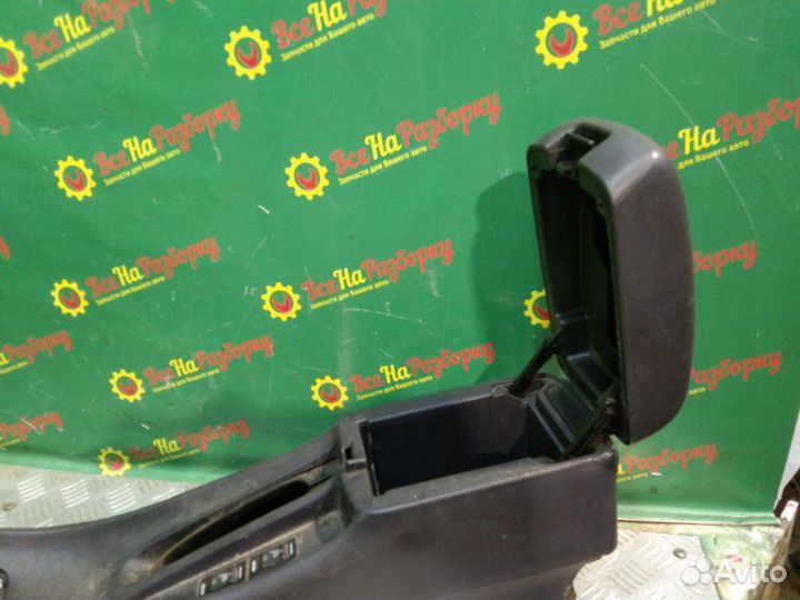 Подлокотник Nissan Almera N16 седан 2006