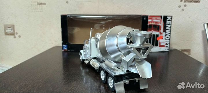 Модедь kenworth 1/32