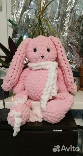 Зайка плюшевый