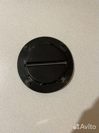 Крышка люка щитков переднего крыла