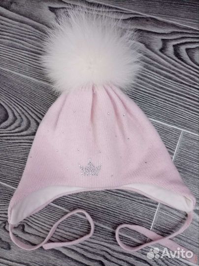 Много шапок для девочки