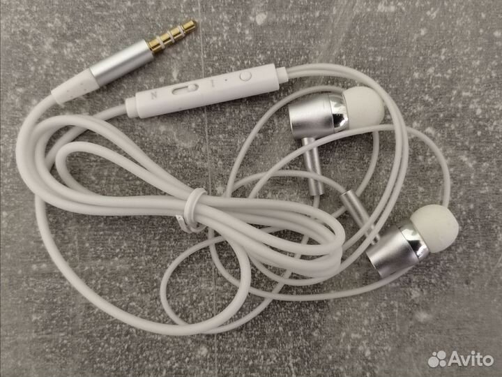Проводные наушники Новые