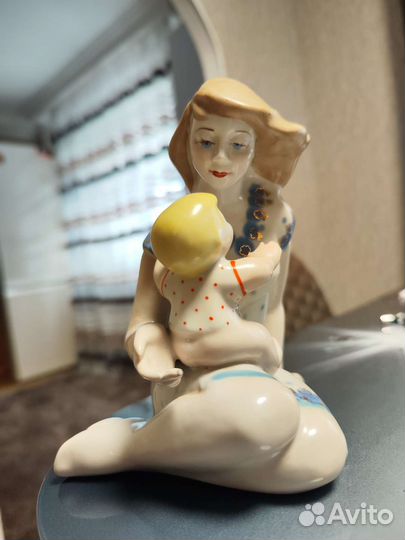 Статуэтка материнство