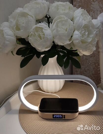 Ночник с беспроводной зарядкой