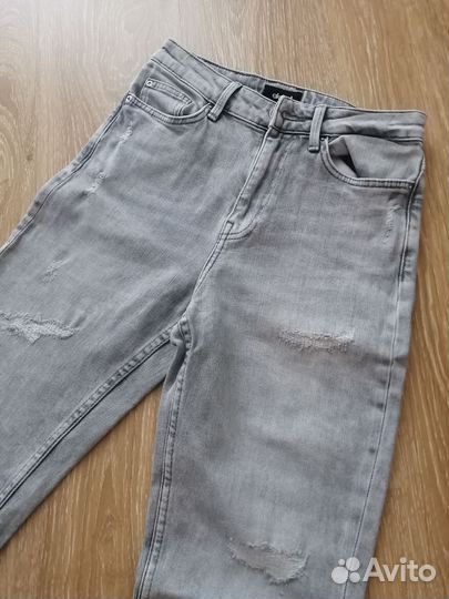 Джинсы mom