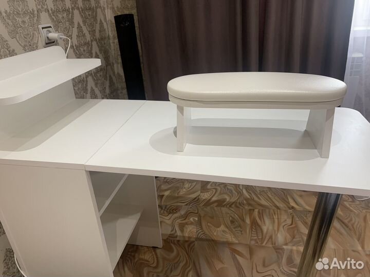 Маникюрный стол складной