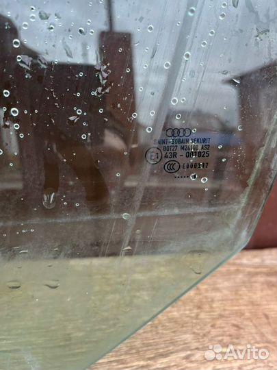 Стекло двери переднее левое Audi 3 8P 1.8 2008