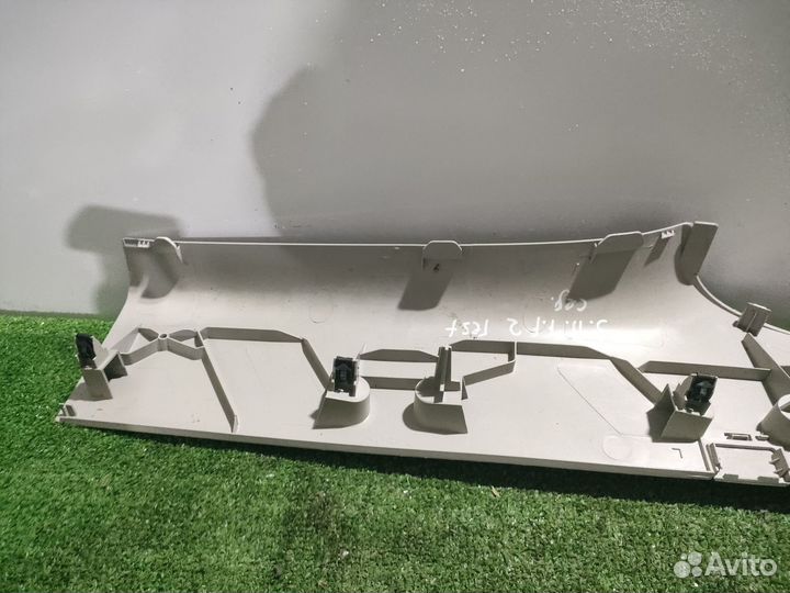 Обшивка стойки задняя правая Ford Focus 2