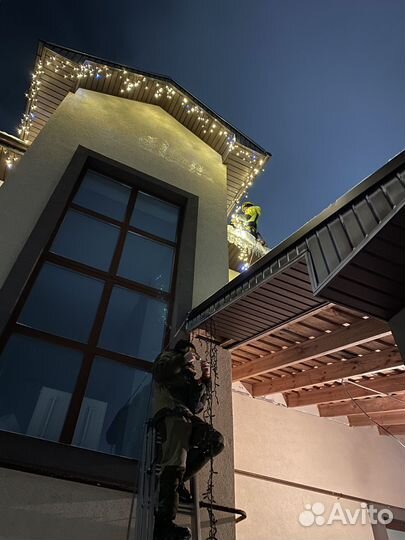 Украшение дома гирляндами. Украшение фасада