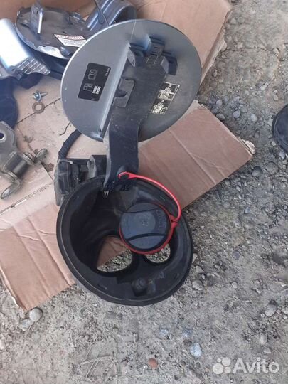 Опель зафира C лючок бензобака