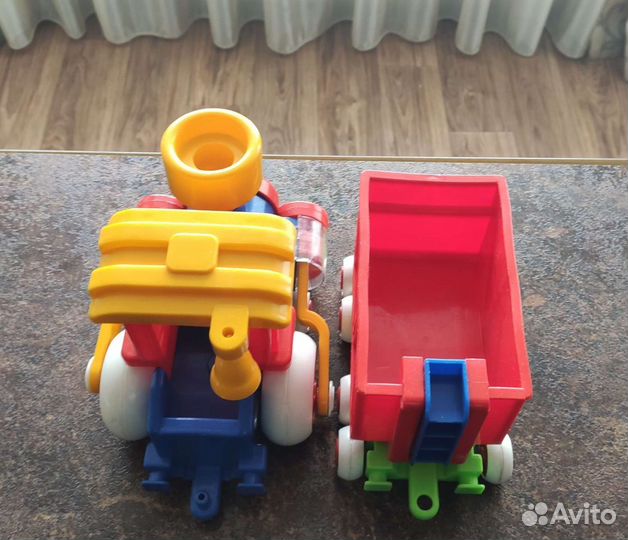 Паровозик с грузовым вагоном
