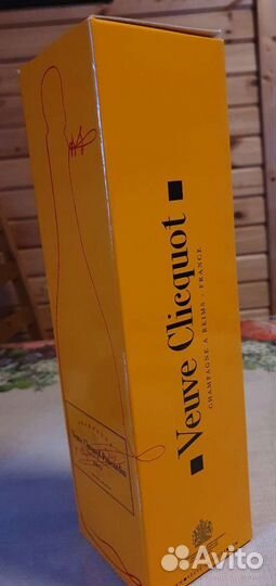 2 коробки от бутылки Вдова Клико