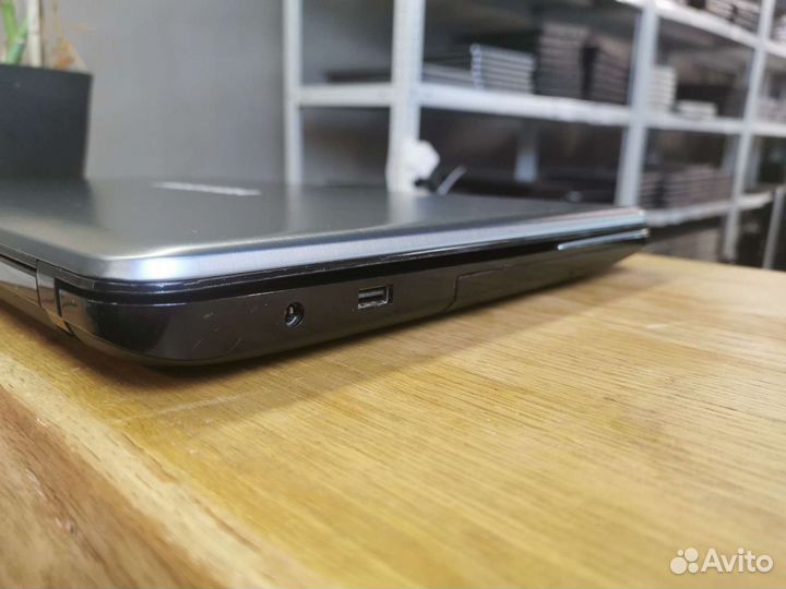 Игровой Toshiba satellite L875- B4M I5, HD7600M