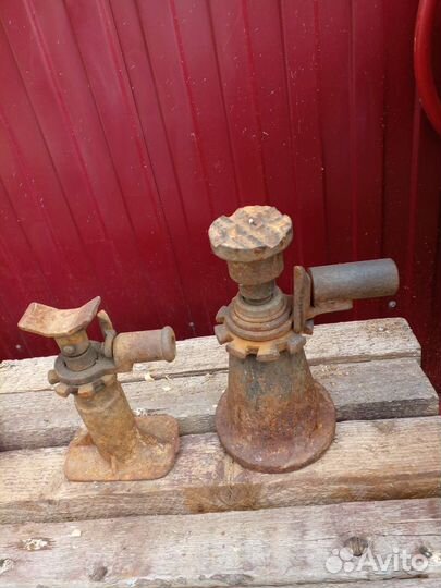 Два домкрата