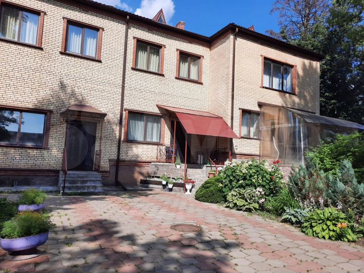 Таунхаус 227 м² на участке 50 сот.