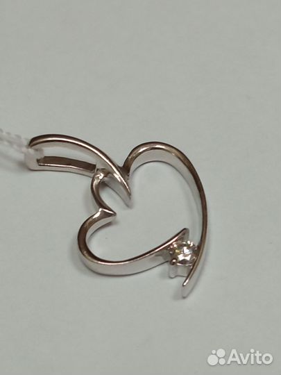 Золотая подвеска с камнем