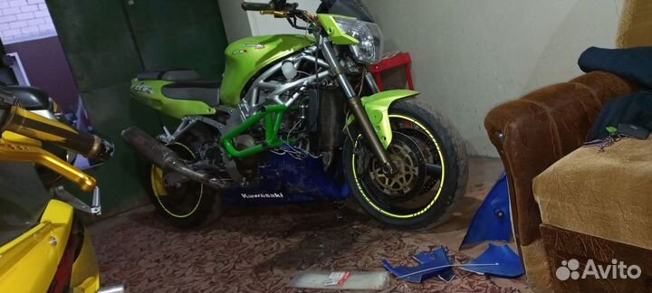 Kawasaki zx9r стритфайтер