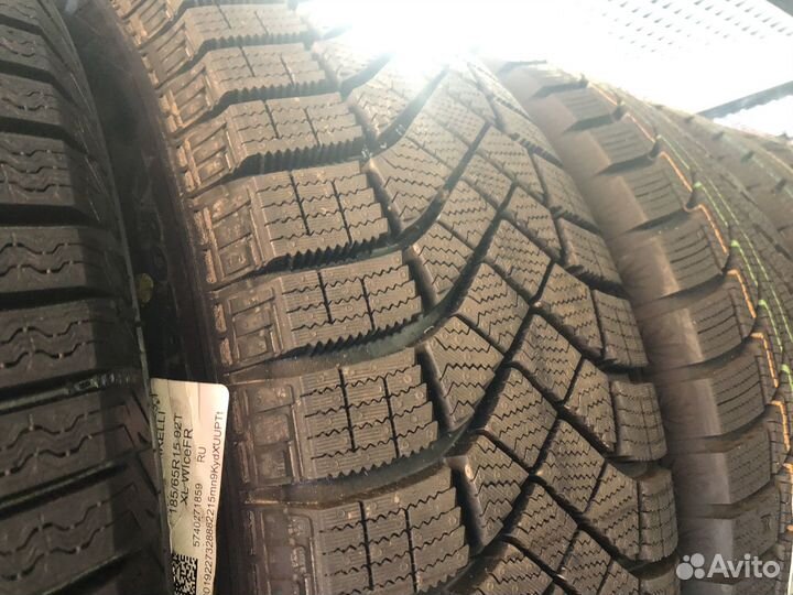 Pirelli Ice Zero FR 185/65 R15 92T