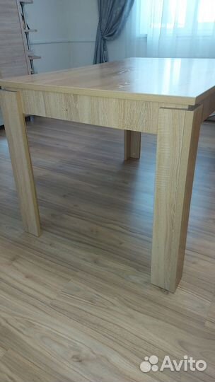 Стол для гостинной новый