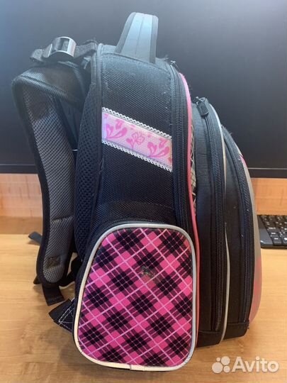 Школьный рюкзак с ортопежической спинкой