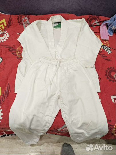 Амуниция для айкидо. Кимоно, тренировочное оружие