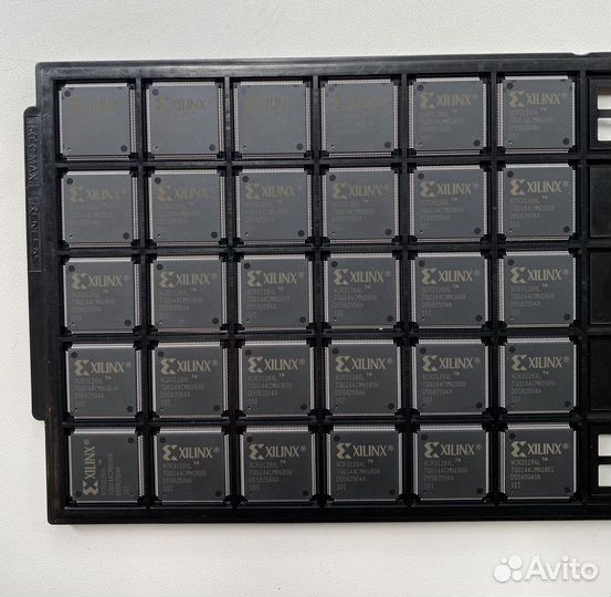 Плис Xilinx xcr3128xl-10tqg144i